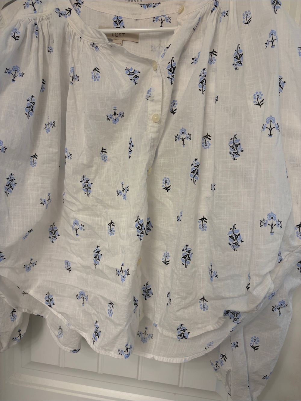 White Floral Peasant Blouse - Lightweight Women's Balloon sleeve Top size medium - Picture 3 of 4